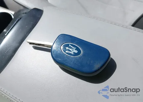 2005 Maserati Quattroporte z USA, uszkodzony, nr VIN ZAMCE39A150018442